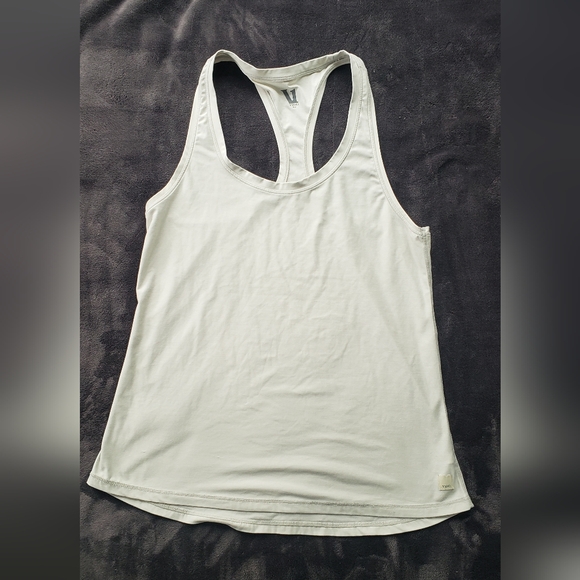 vuori size large tank top flowy has some pilling - Picture 1 of 2